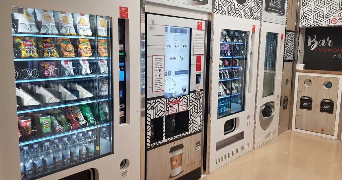 Sempre pi� tecnologici, non chiudono mai, vendono di tutto: il "potere" dei distributori h24